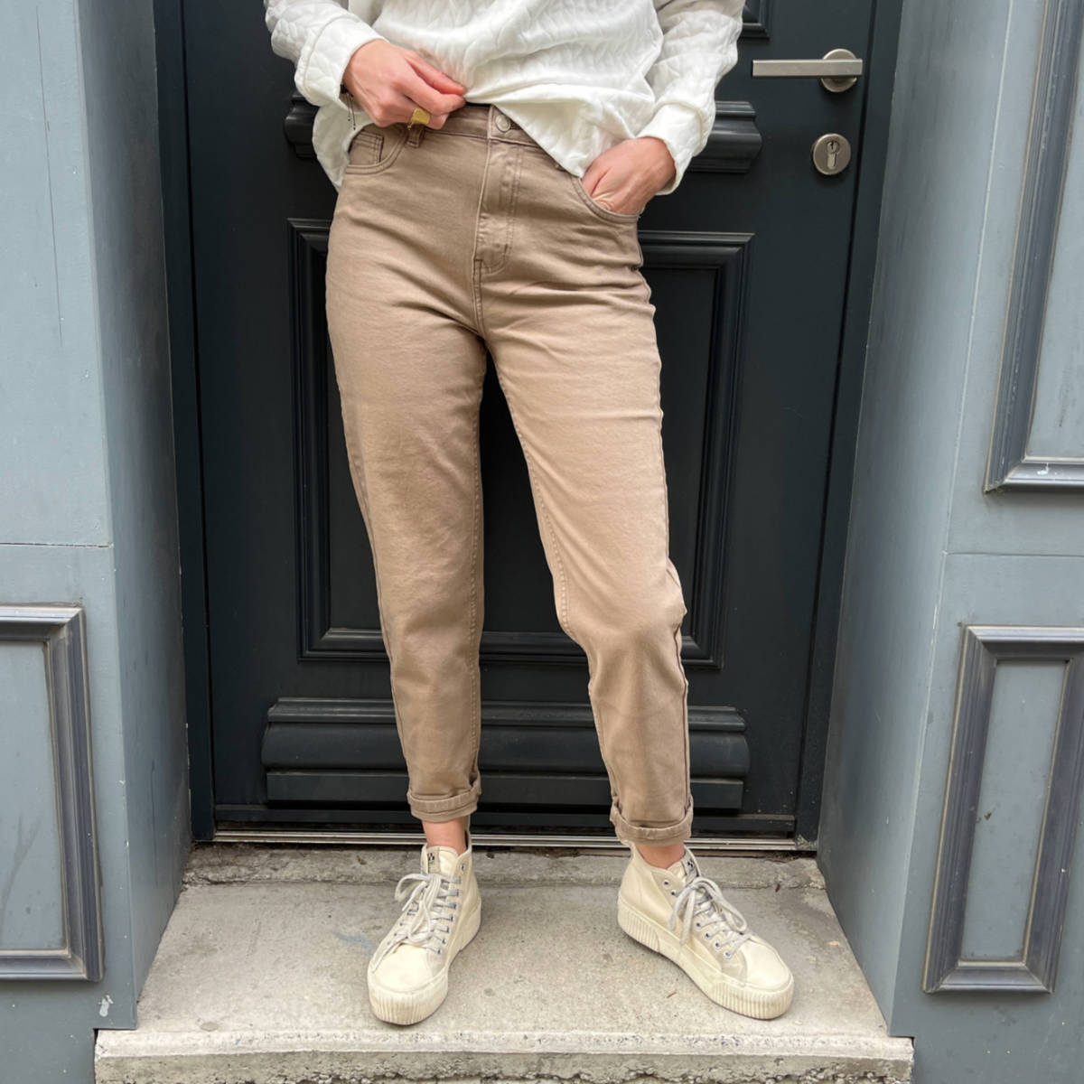 JEAN MOM TAUPE