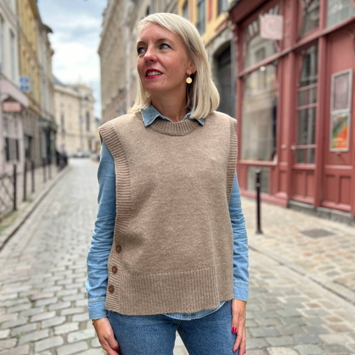 PULL SANS MANCHES BEIGE