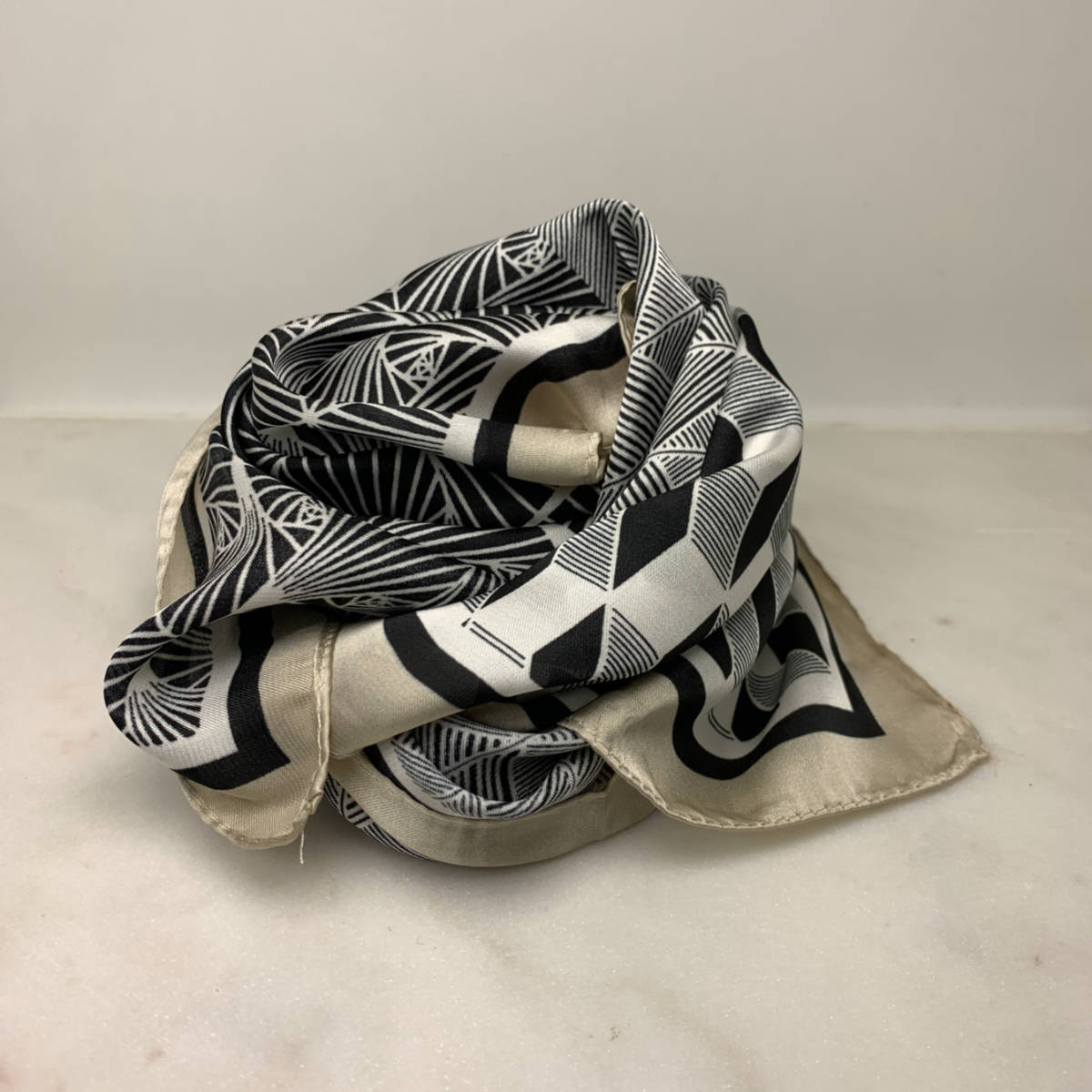 FOULARD CARRE NOIR