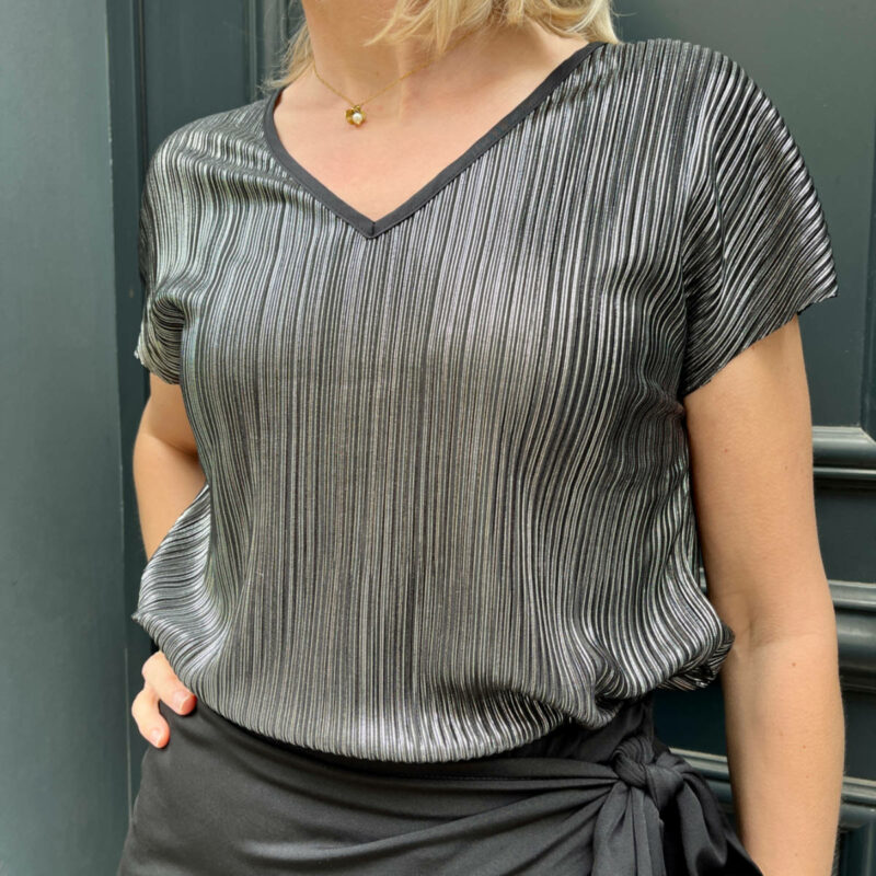 Top lamé noir pour femme très tendance.