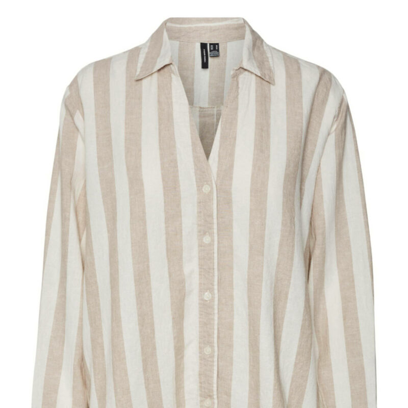 Chemise en lin rayée très tendance pour femme.