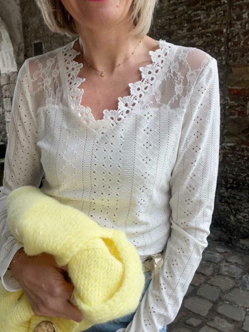 top col V dentelle 2