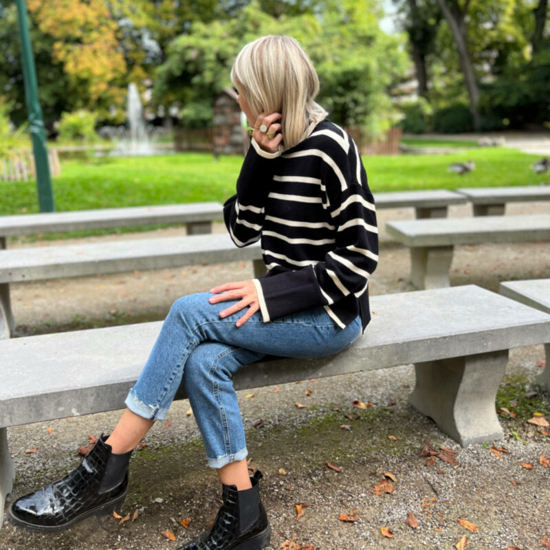 Pull marinière noir pour femme tendance.