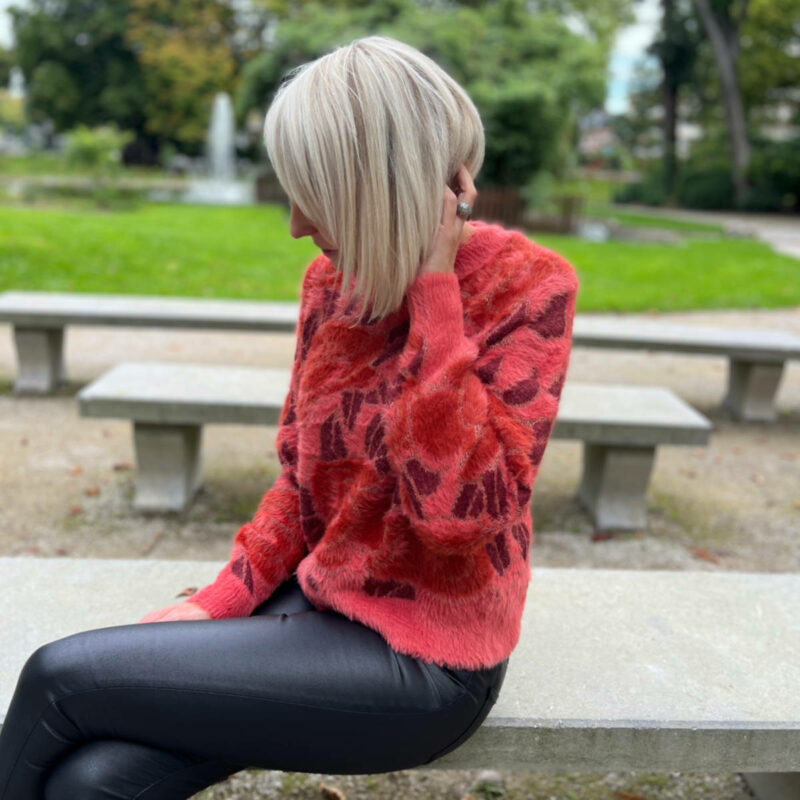 Pull fleuri tout doux pour femme.
