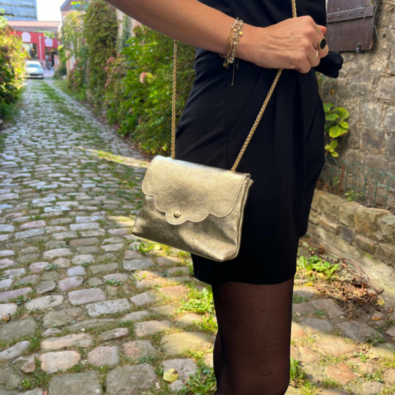 Le sac doré pour femme tendance.