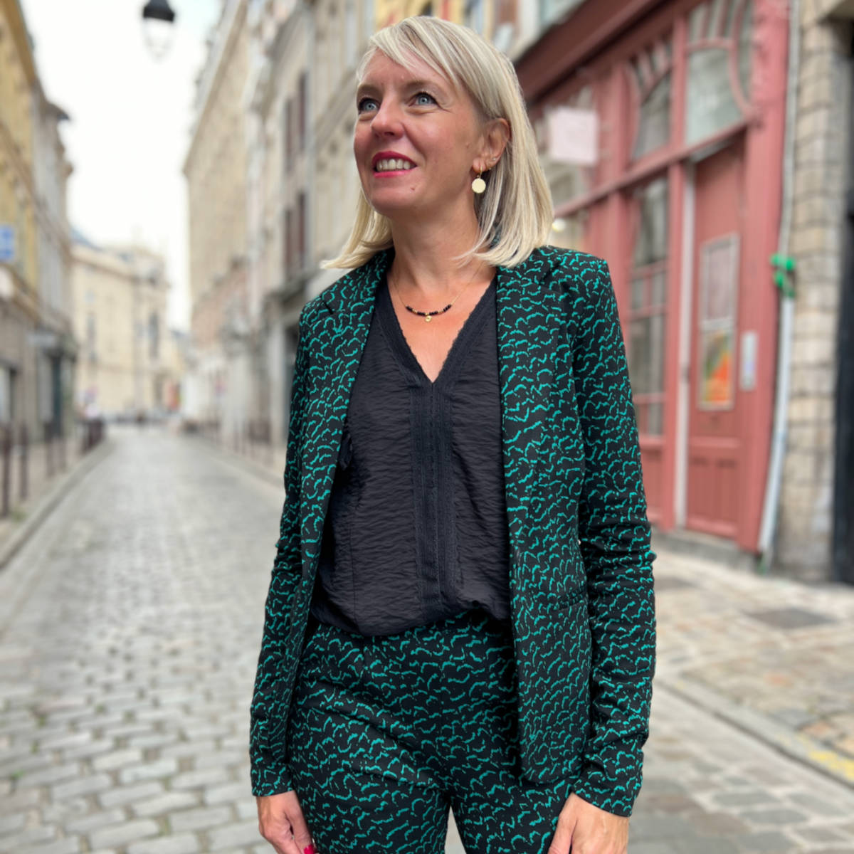 Veste blazer imprimé vert pour femme tendance.