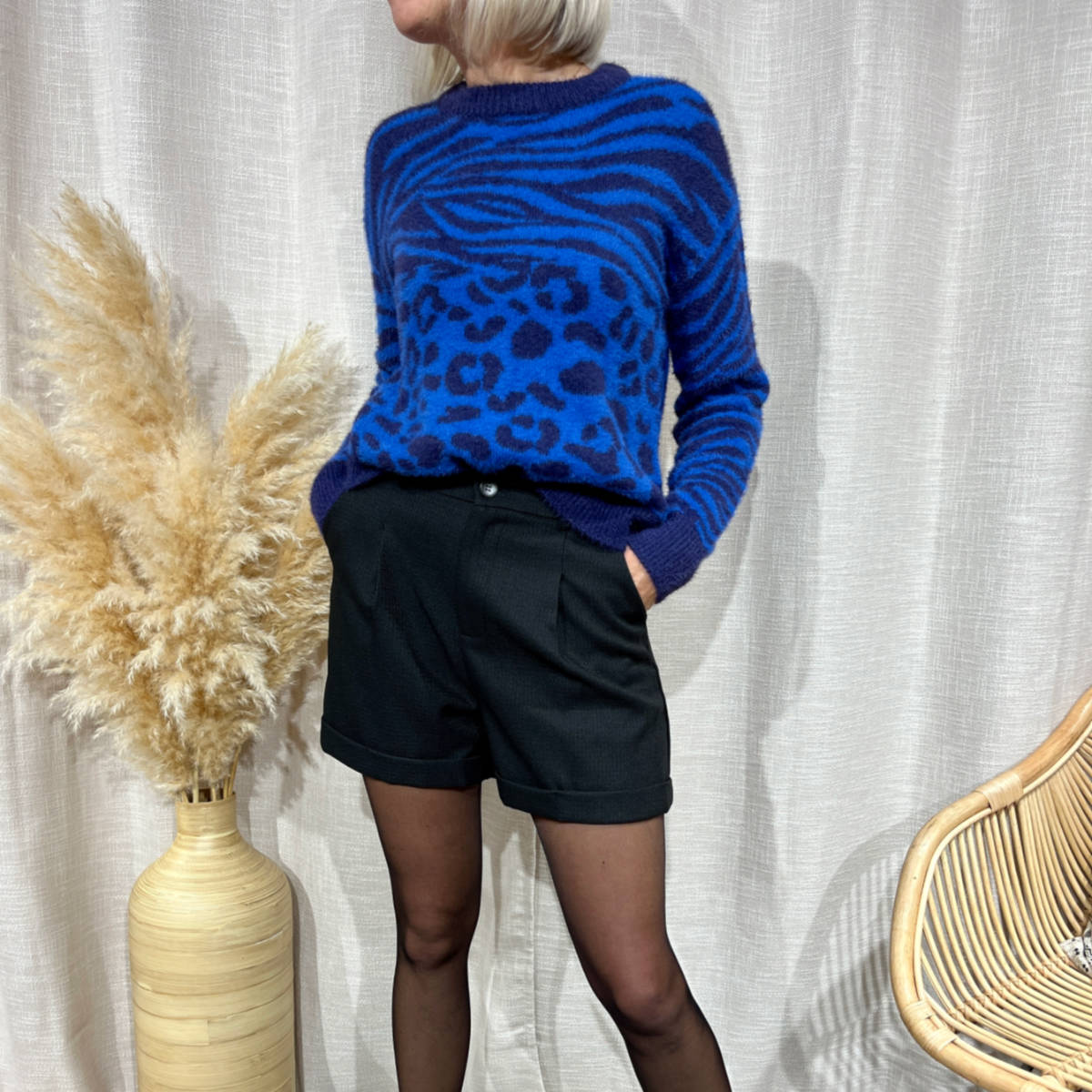 Pull imprimé bleu pour femme tendance.