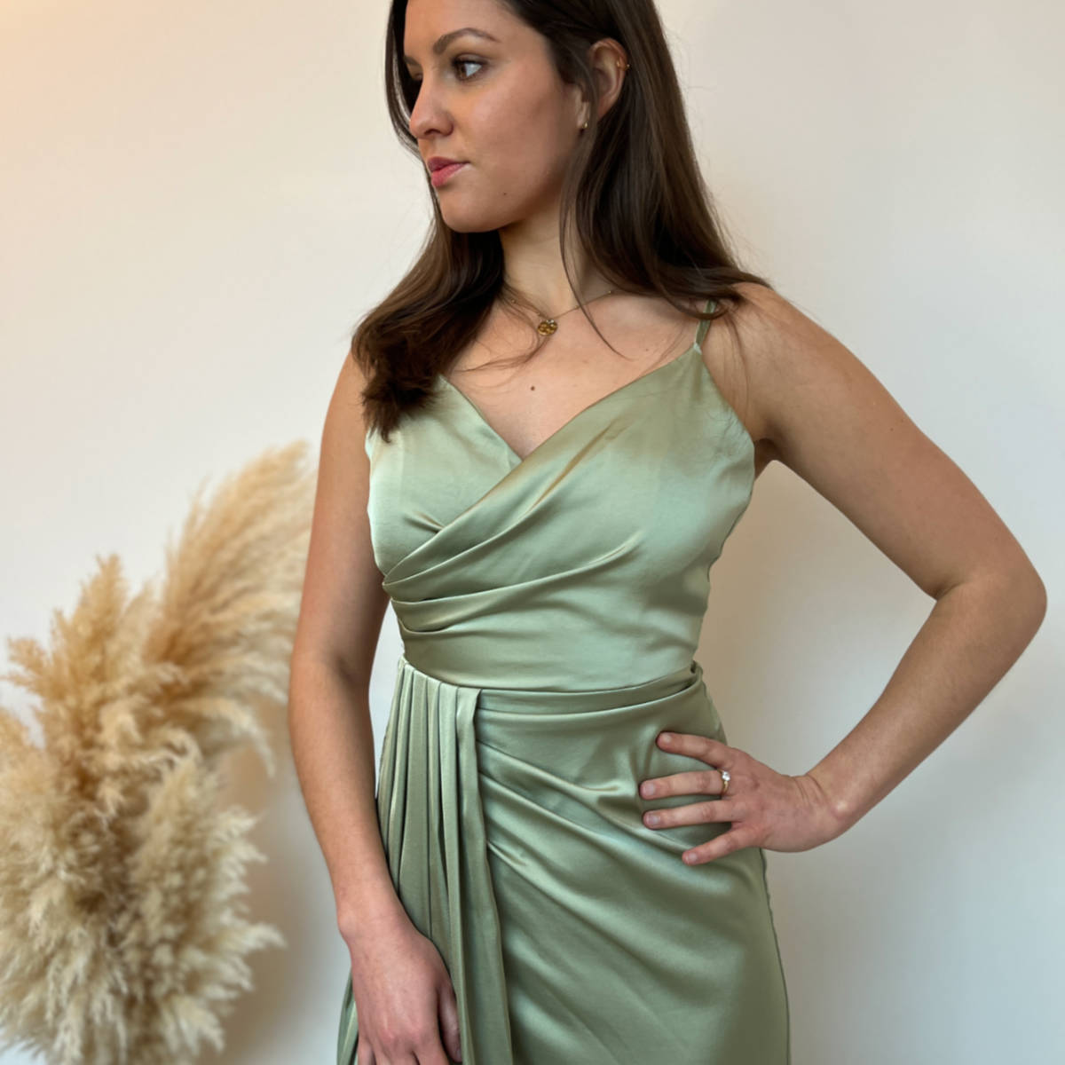 robe longue drapée vert sauge