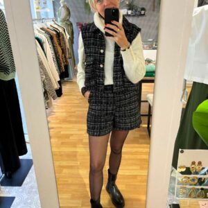 short en tweed