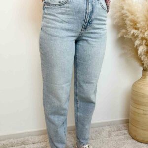 jean mom fit denim
