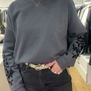 sweat gris broderie noir 2