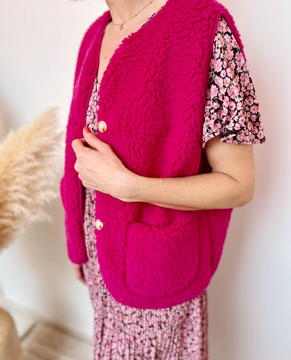 GILET BOUCLETTE ROSE FUSHIA
