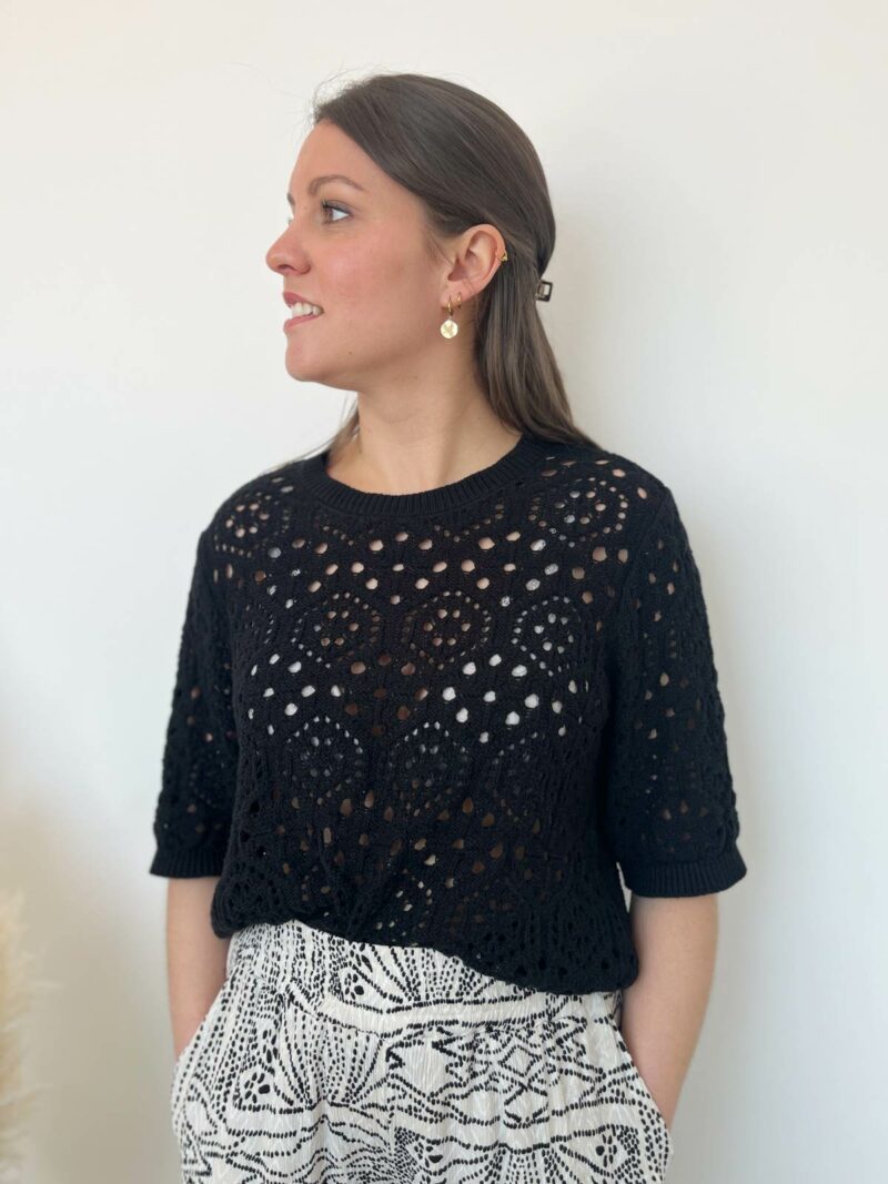 pull crochet noir 2