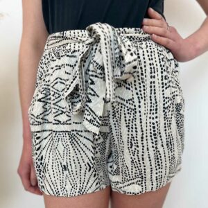 short beige noir 2