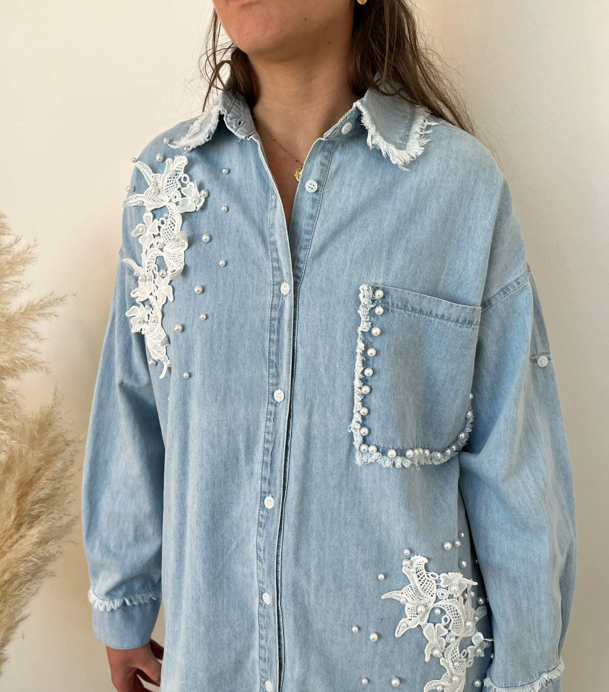 CHEMISE EN JEAN PERLES
