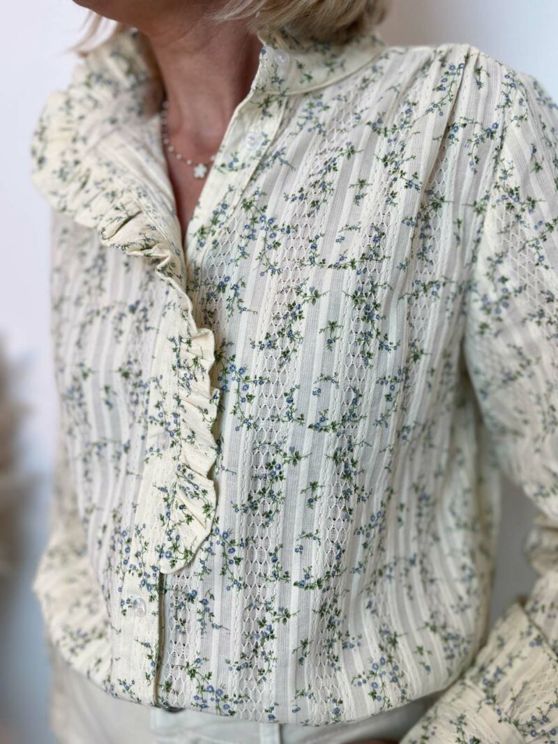 blouse à volants ecru