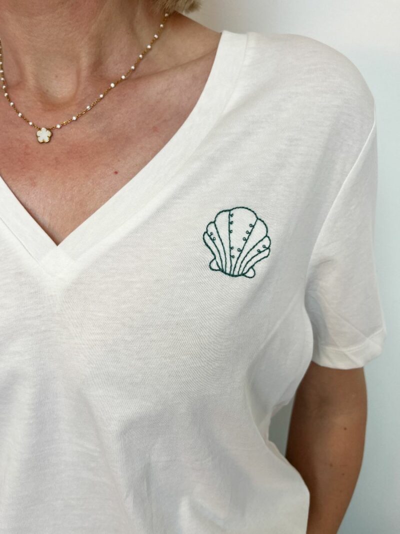 tee shirt blanc détail coquillage 3