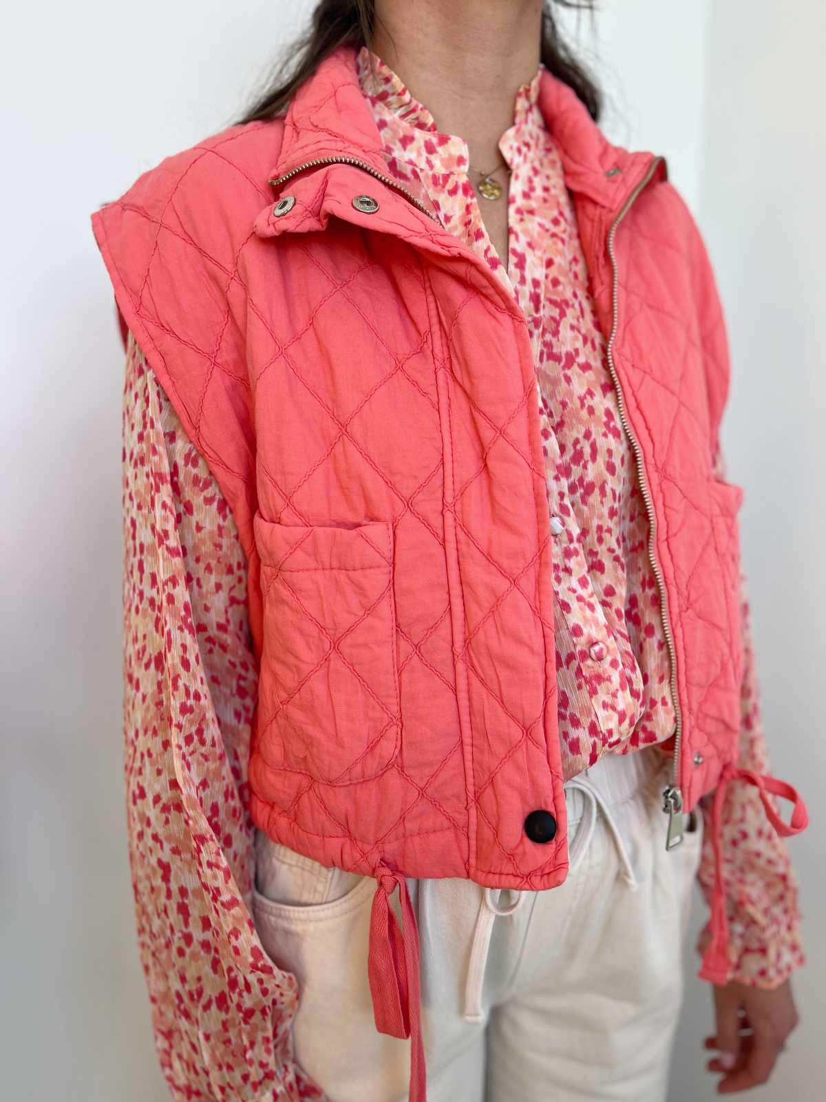 VESTE SANS MANCHES MATELASSE CORAIL