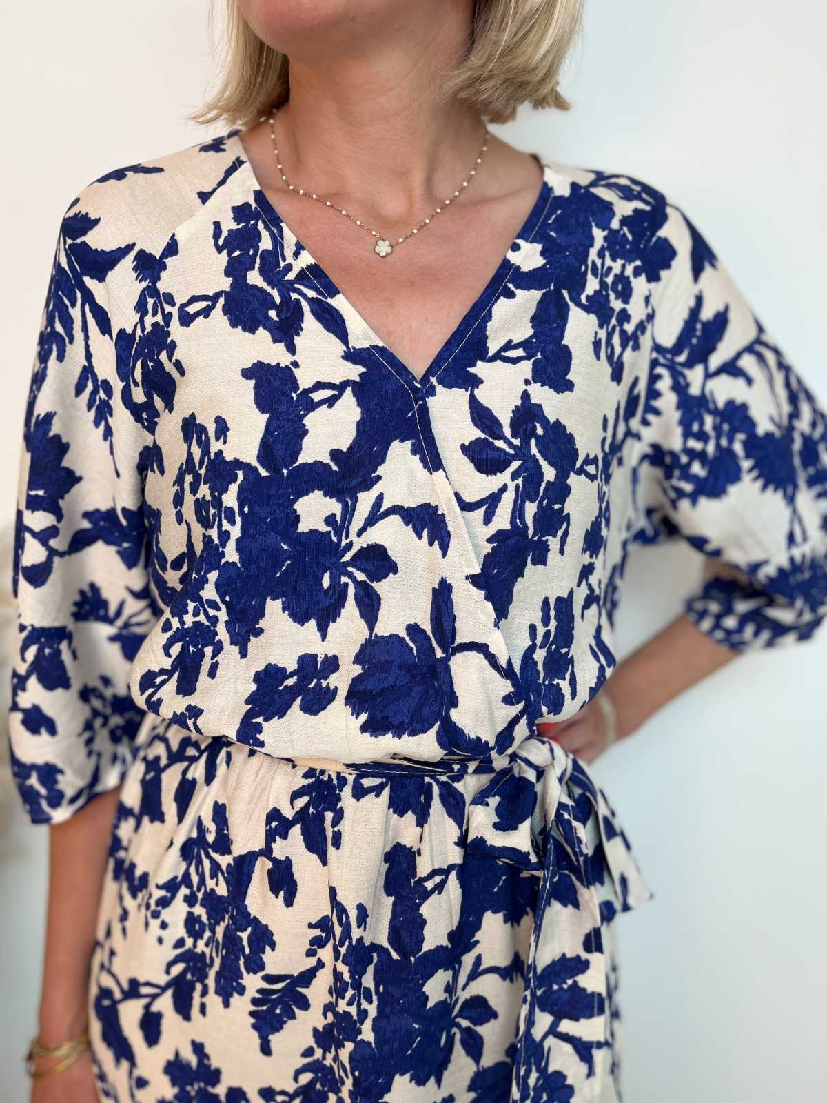 Robe courte bleu blanc 3