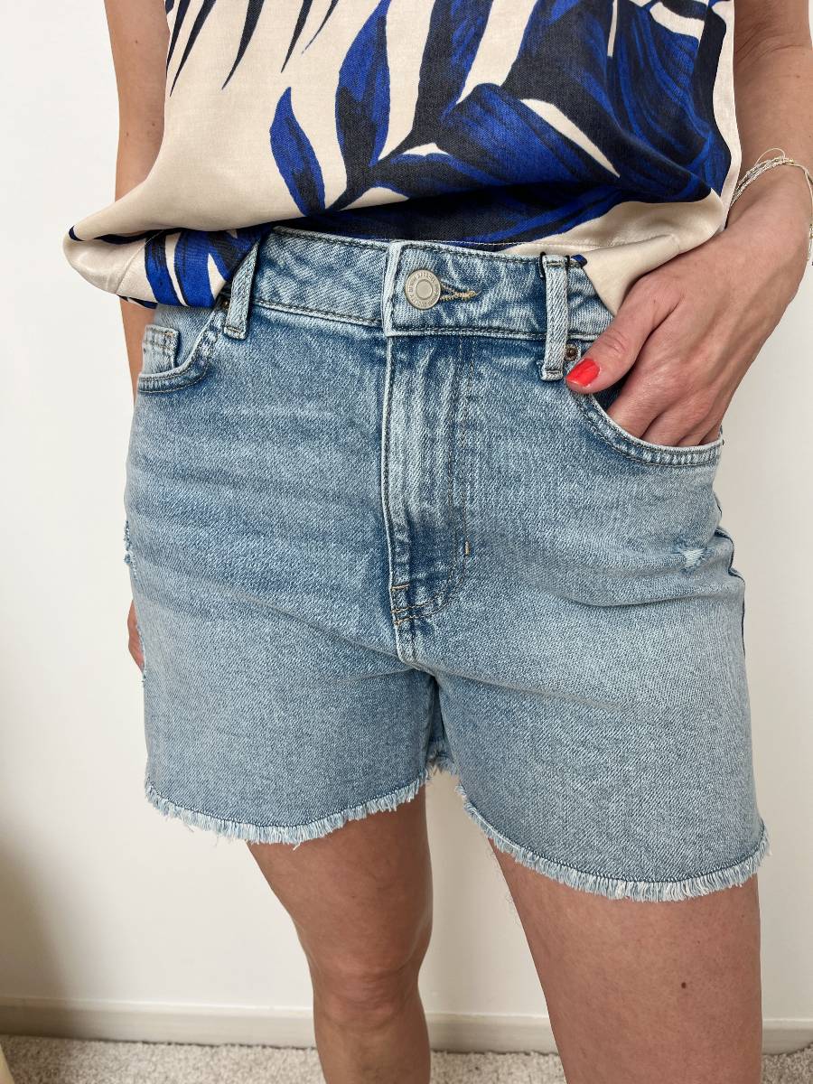 SHORT EN JEAN CLAIR