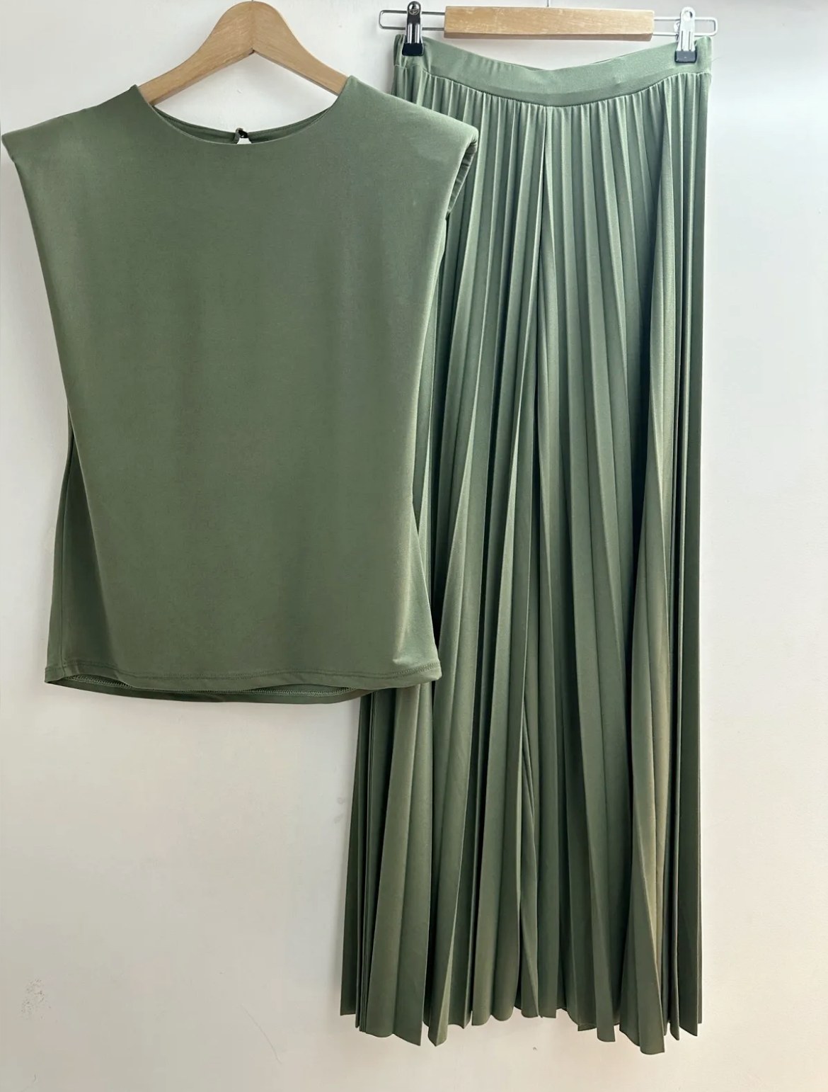 ensemble pantalon et top plissé kaki