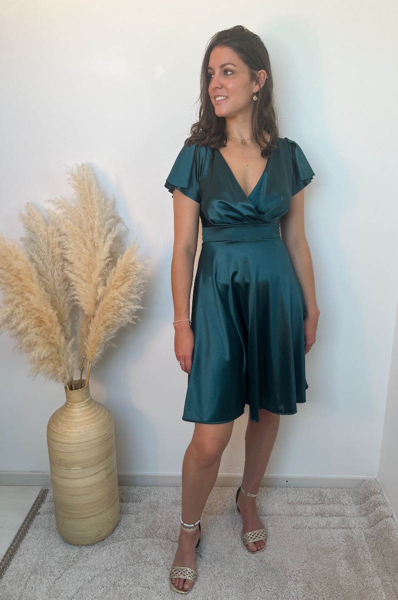 ROBE COURTE SATINEE VERT SAPIN