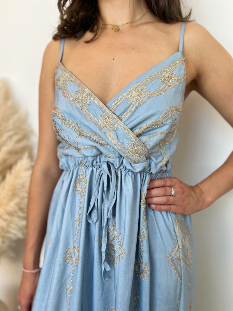 robe longue bleu jean details dorés 3