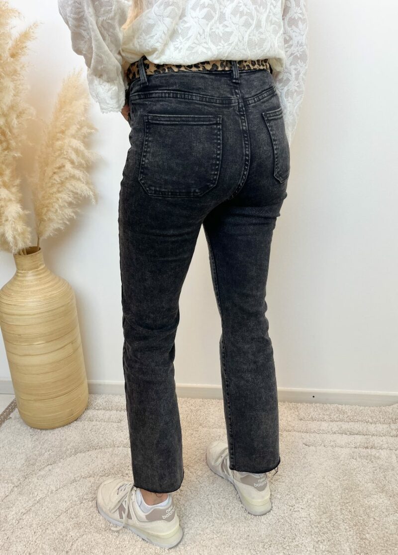 Jean flare gris foncé 4