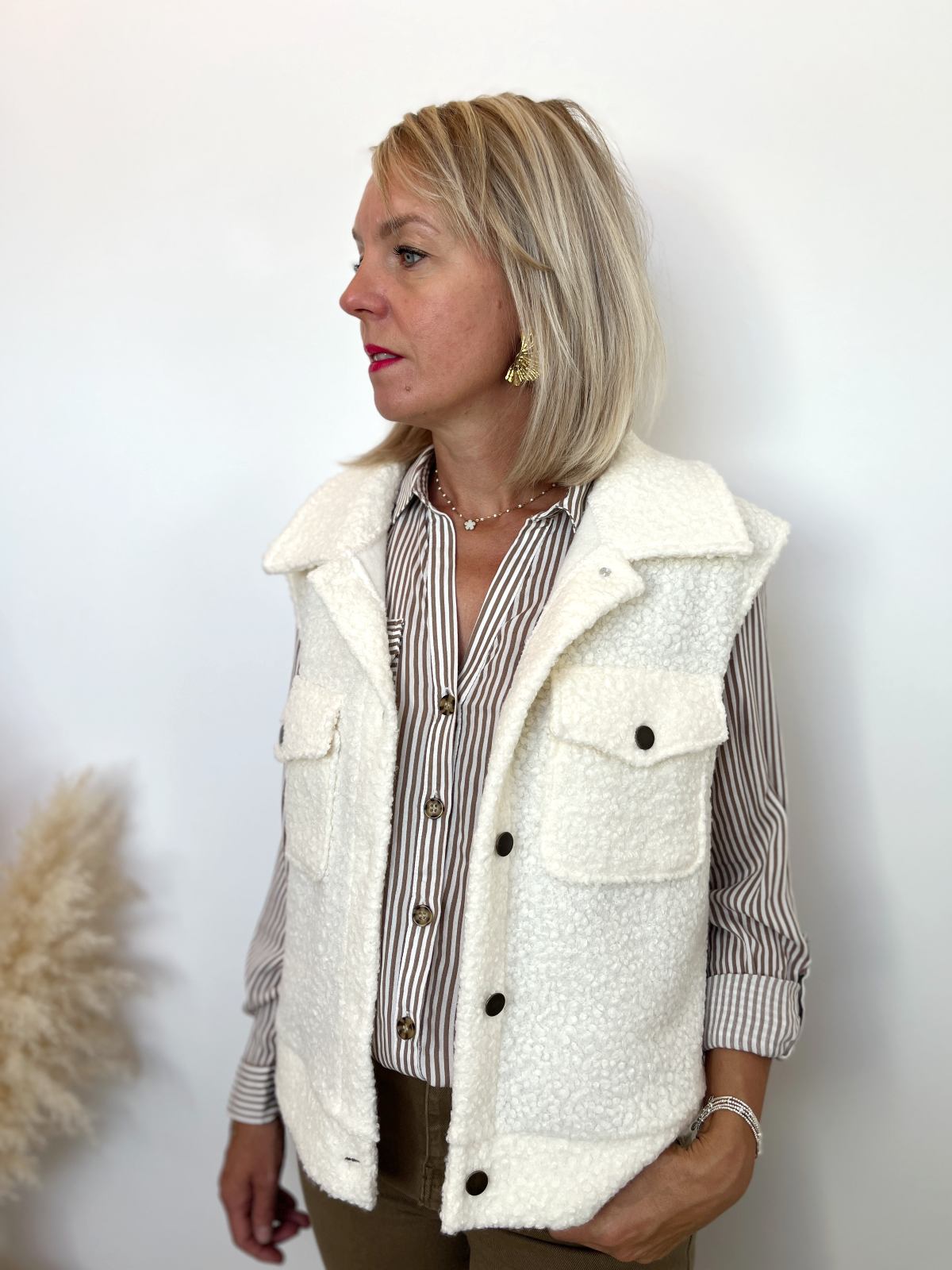 VESTE SANS MANCHES BOUCLETTE ECRU