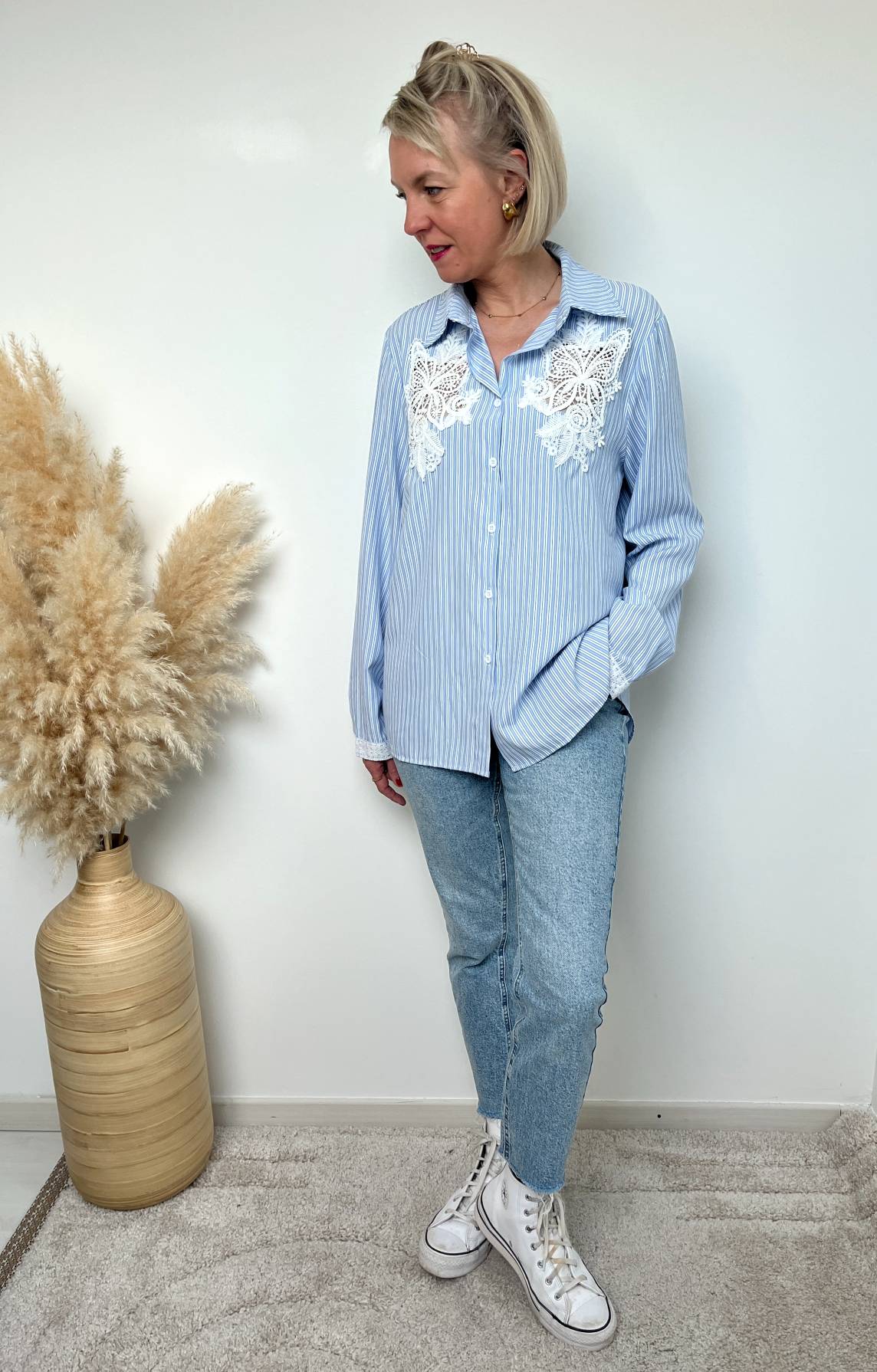 Chemise rayée bleu detail dentelle