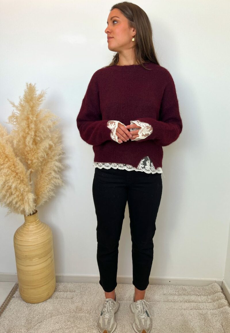 pull bordeaux details dentelle 3